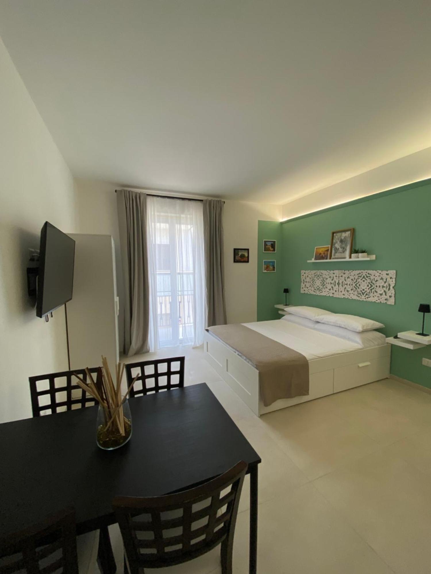 Le Buguse Suite Apartment Λέτσε Εξωτερικό φωτογραφία